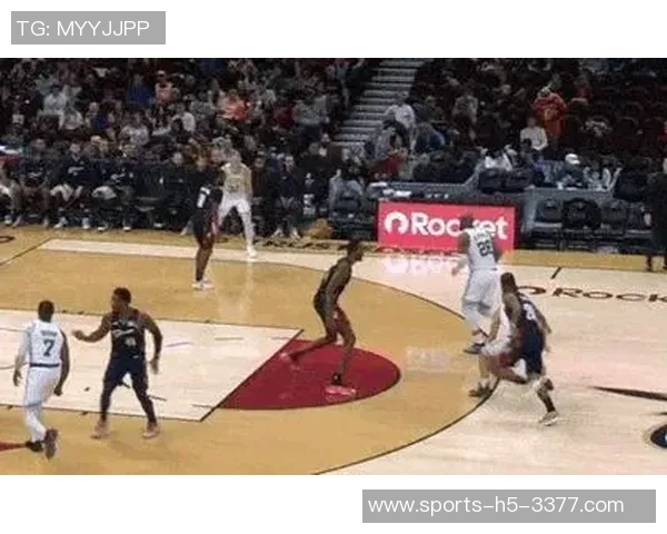 稳定火力对决普理查德与西蒙斯半场表现精彩各自贡献11分和10分